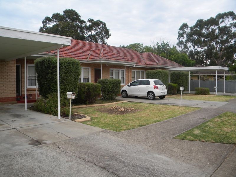 2/7 Perry Avenue, Marion SA 5043