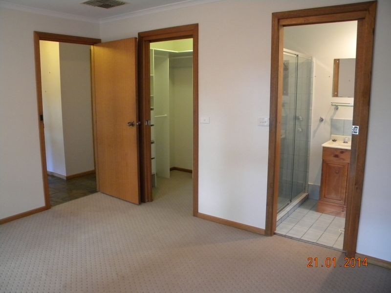 15B Glenalvon Drive, Flagstaff Hill SA 5159