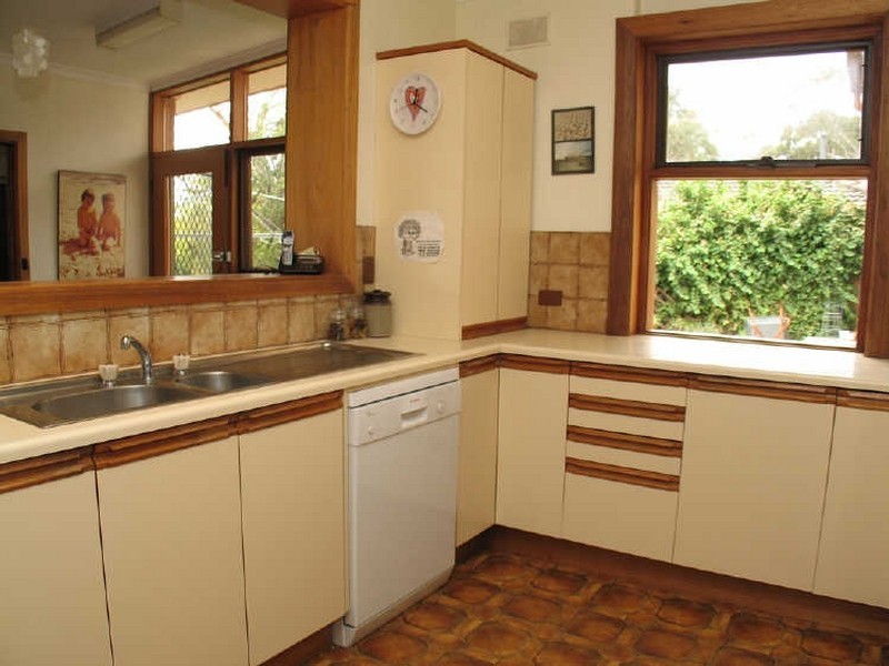 24 Huntingdon Drive, Glenalta SA 5052