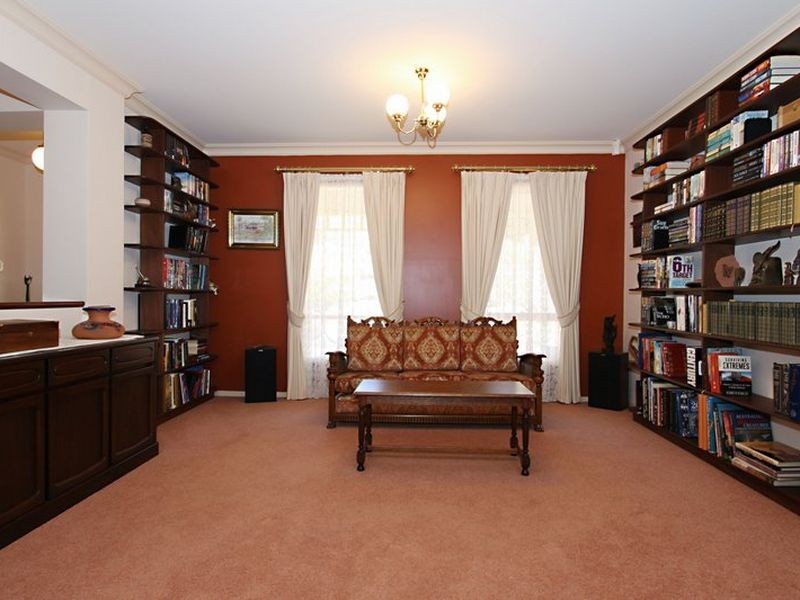 15 Ridgehaven Drive, Bellevue Heights SA 5050