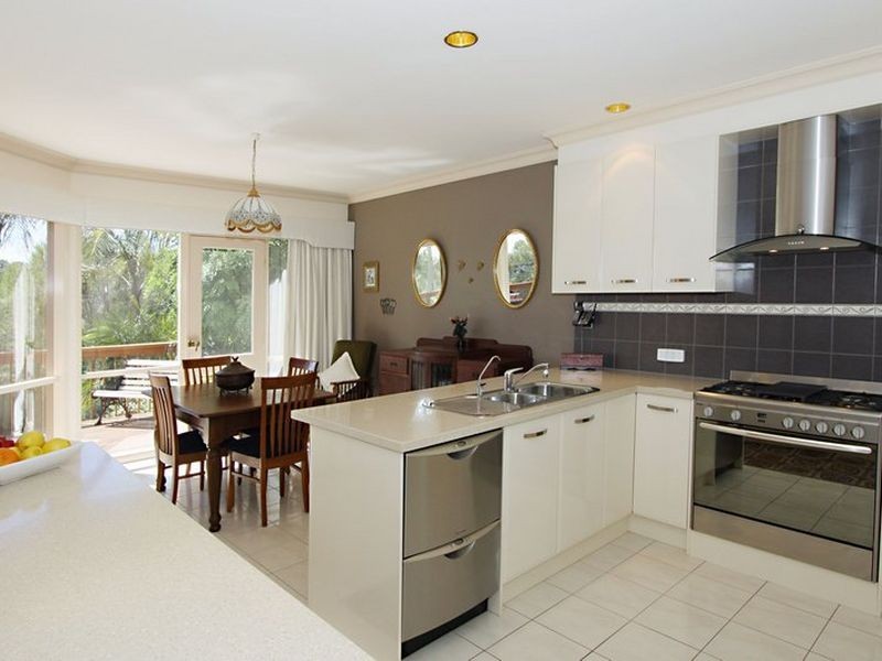 15 Ridgehaven Drive, Bellevue Heights SA 5050