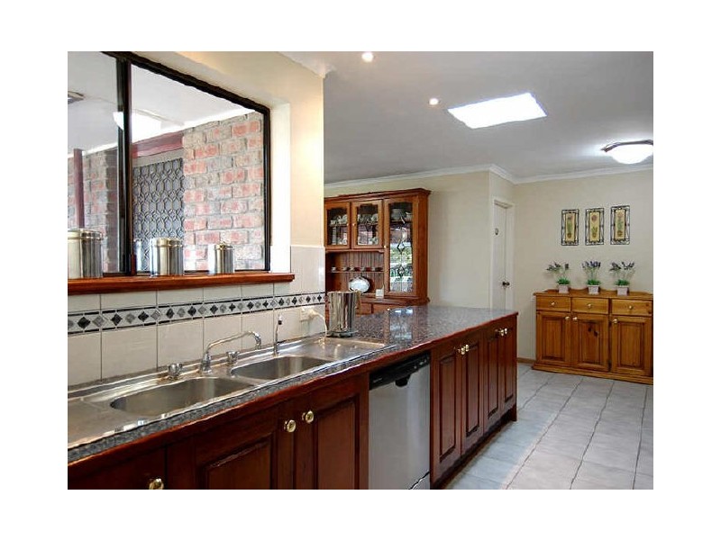 10 Leah Street, Aberfoyle Park SA 5159