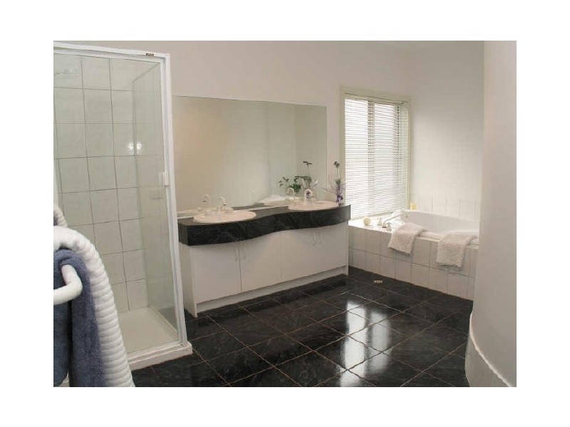 99 Glendale Avenue, Flagstaff Hill SA 5159