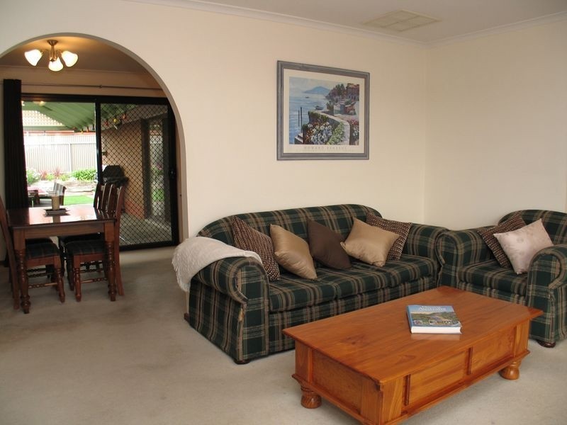 7 Abbey Road, Woodcroft SA 5162