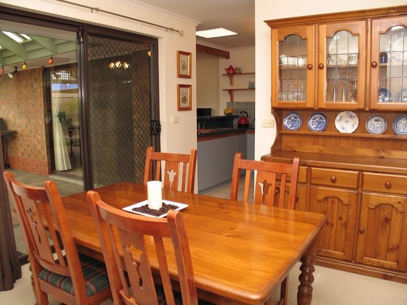 7 Abbey Road, Woodcroft SA 5162