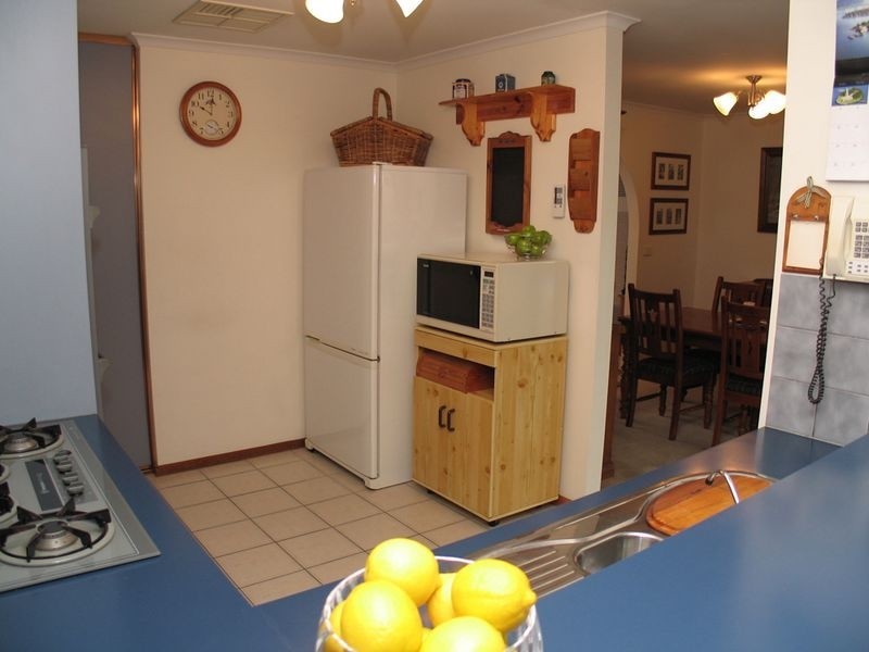 7 Abbey Road, Woodcroft SA 5162