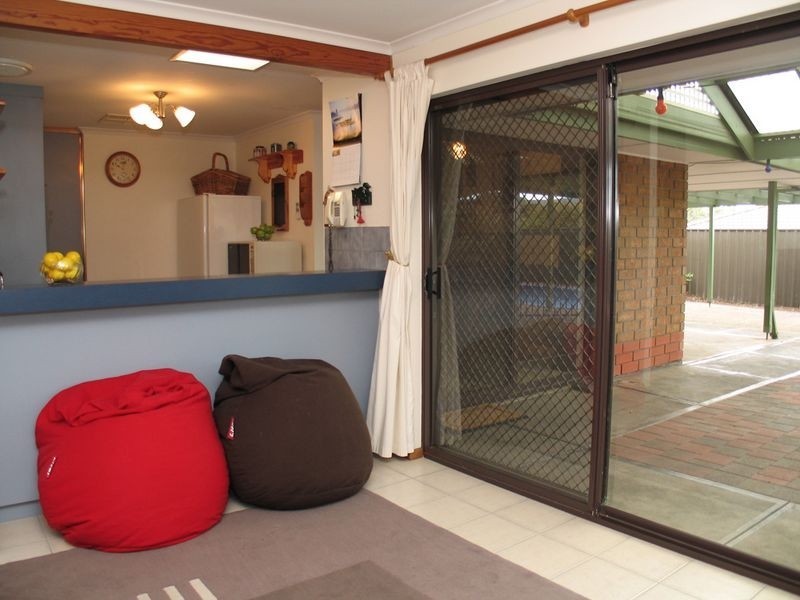 7 Abbey Road, Woodcroft SA 5162