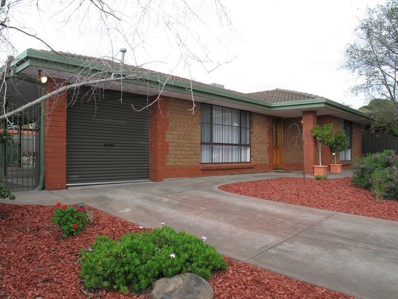7 Abbey Road, Woodcroft SA 5162