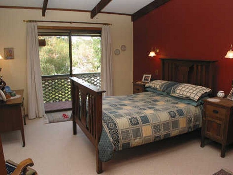 25 Oakdene Crescent, Coromandel Valley SA 5051