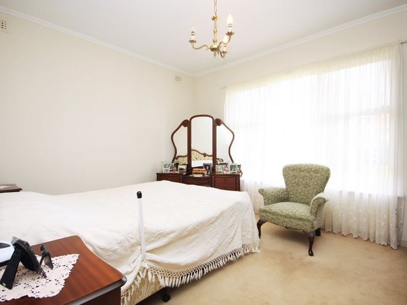 5 Carinya Crescent, Rostrevor SA 5073