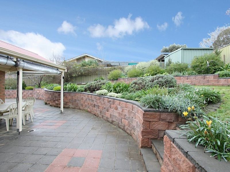 1 Dunalbyn Drive, Aberfoyle Park SA 5159