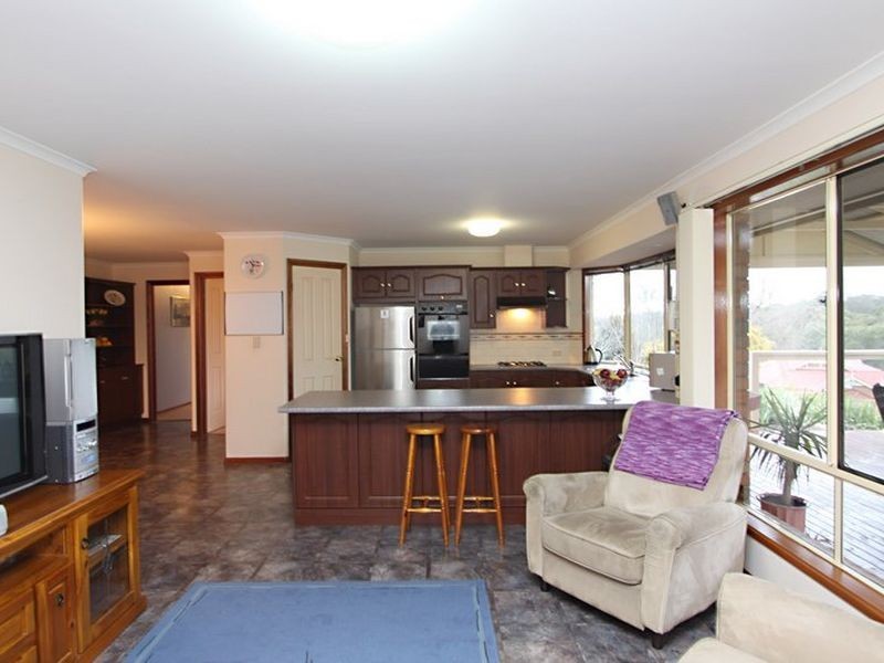 1 Dunalbyn Drive, Aberfoyle Park SA 5159