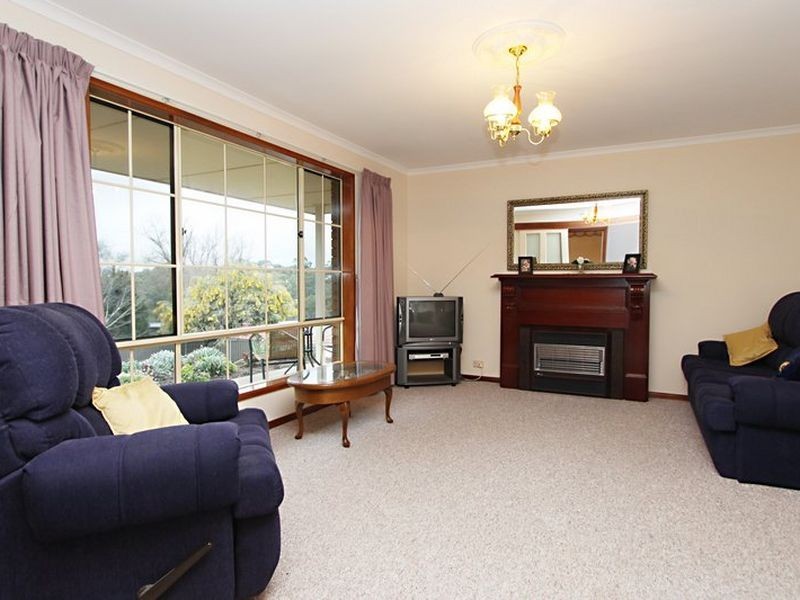 1 Dunalbyn Drive, Aberfoyle Park SA 5159