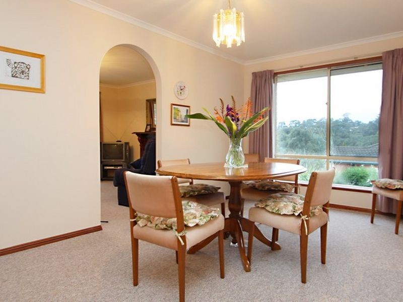 1 Dunalbyn Drive, Aberfoyle Park SA 5159