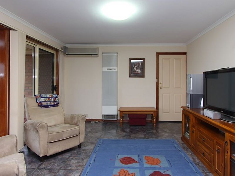 1 Dunalbyn Drive, Aberfoyle Park SA 5159