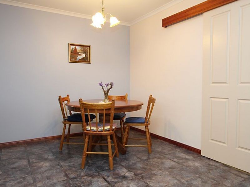 1 Dunalbyn Drive, Aberfoyle Park SA 5159