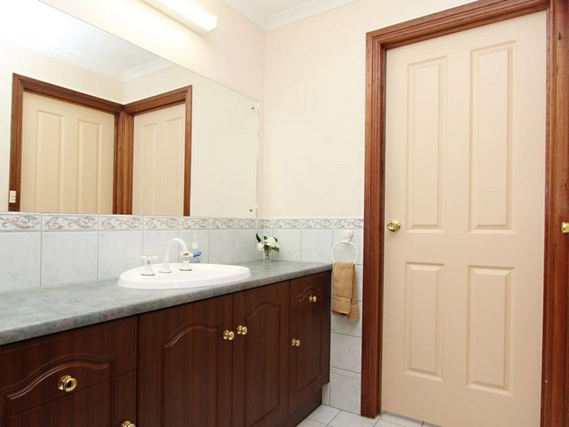 1 Dunalbyn Drive, Aberfoyle Park SA 5159