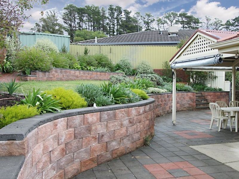 1 Dunalbyn Drive, Aberfoyle Park SA 5159