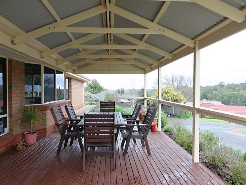 1 Dunalbyn Drive, Aberfoyle Park SA 5159