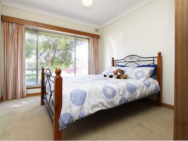 32 Salisbury Avenue, Morphett Vale SA 5162