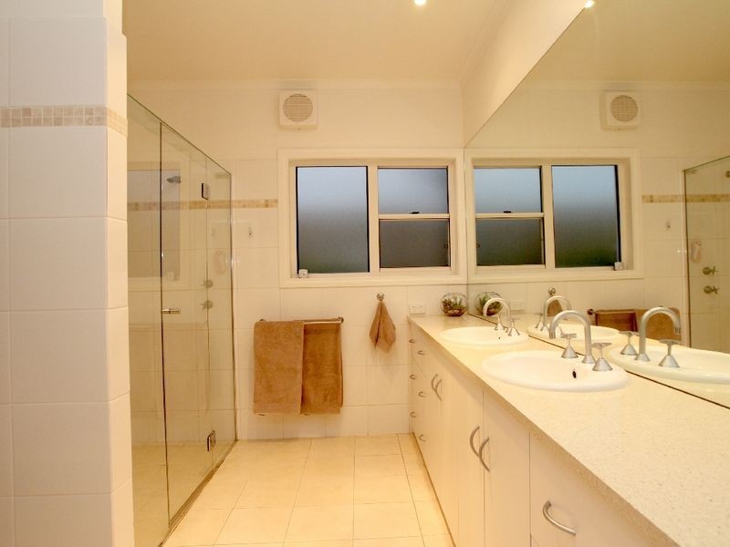 50 Yurilla Drive, Bellevue Heights SA 5050