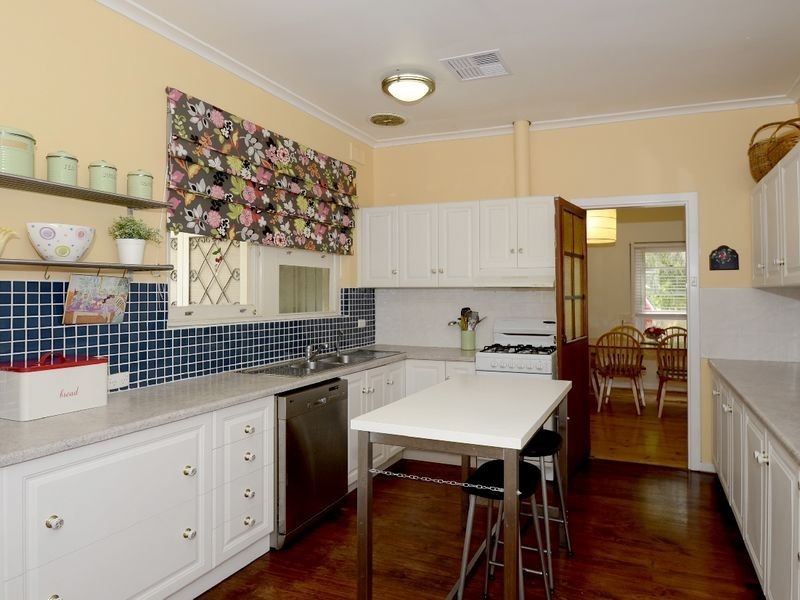 240 Shepherds Hill Road, Bellevue Heights SA 5050