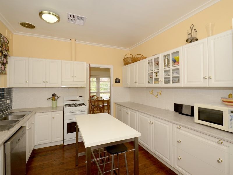 240 Shepherds Hill Road, Bellevue Heights SA 5050