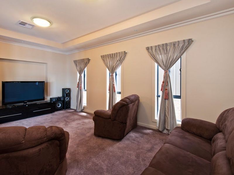 68 Highfield Drive, Craigburn Farm SA 5051