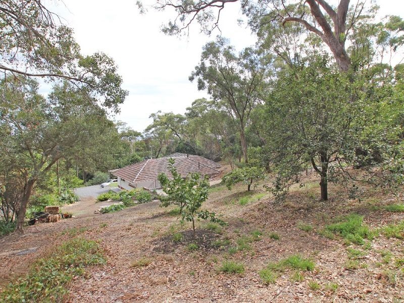 5 Winding Way, Belair SA 5052