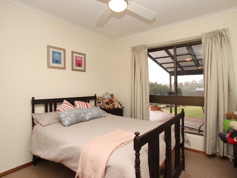 69 Hillcrest Drive, Eden Hills SA 5050