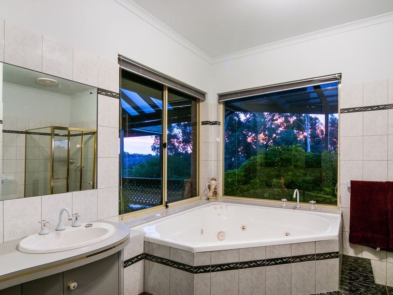 2 Jennifer Avenue, Bellevue Heights SA 5050