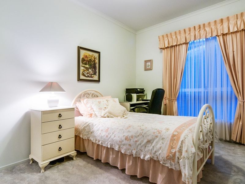 2 Jennifer Avenue, Bellevue Heights SA 5050