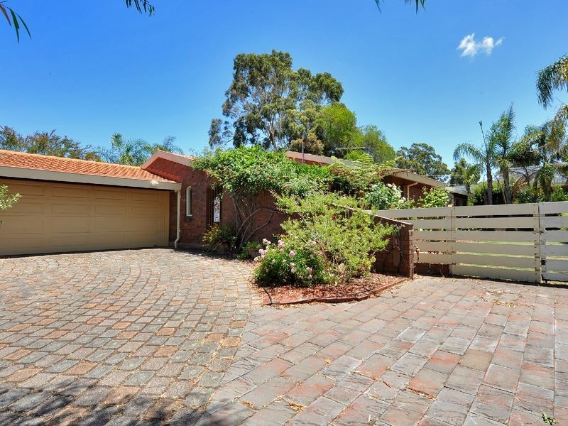 18 Lulworth Place, Flagstaff Hill SA 5159