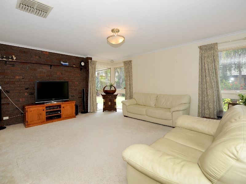 18 Lulworth Place, Flagstaff Hill SA 5159