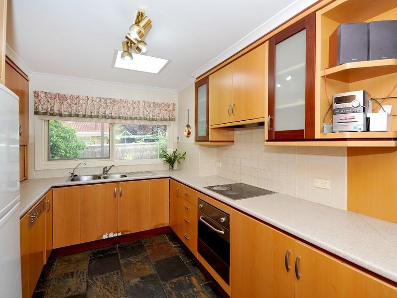 18 Lulworth Place, Flagstaff Hill SA 5159