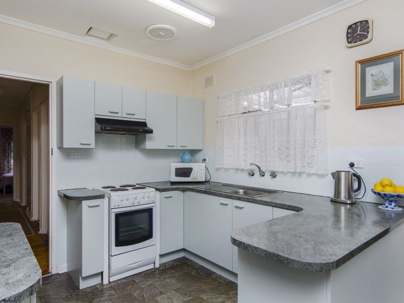 5 Adam Avenue, Bellevue Heights SA 5050