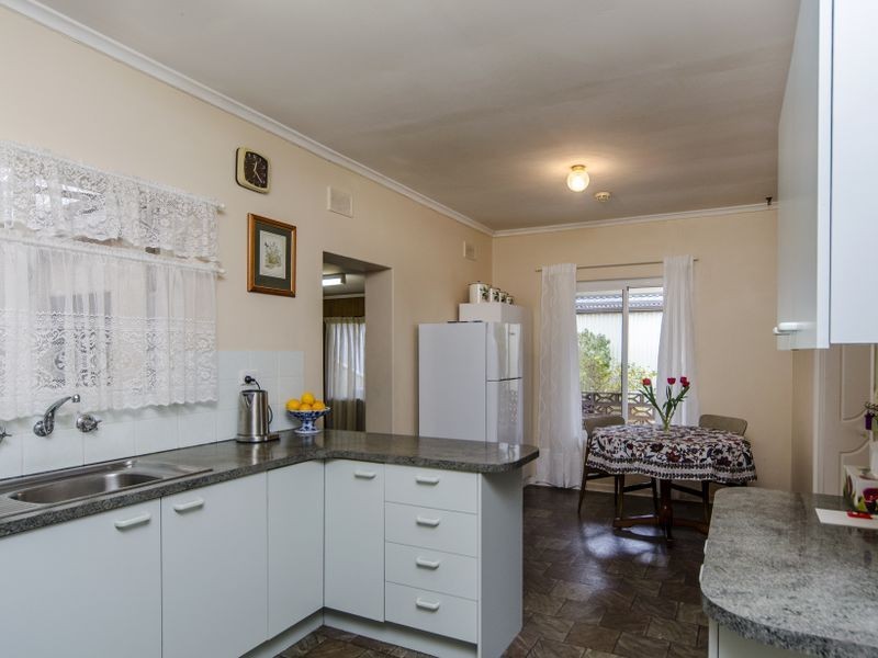 5 Adam Avenue, Bellevue Heights SA 5050