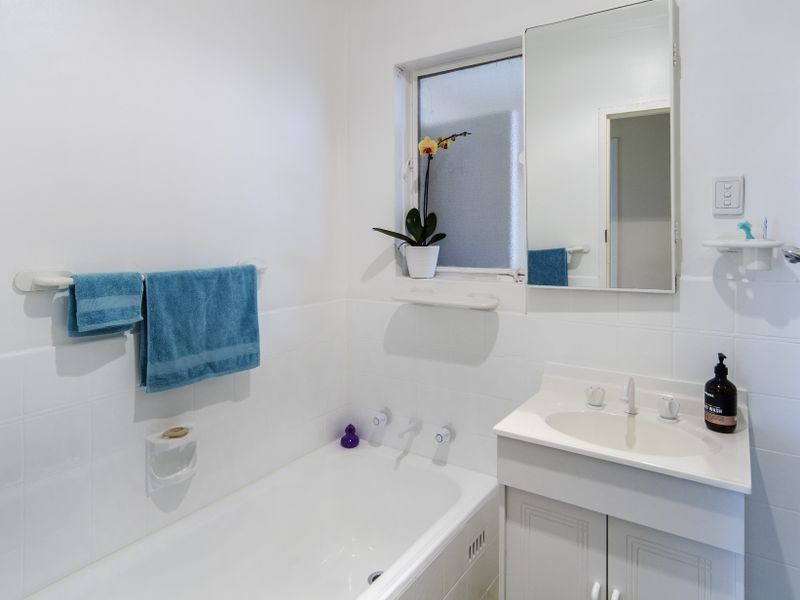 5 Adam Avenue, Bellevue Heights SA 5050