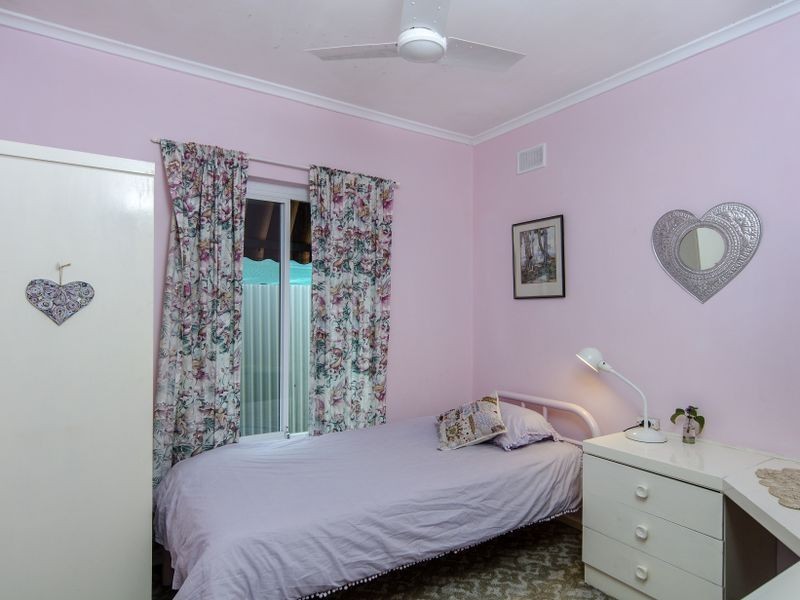 5 Adam Avenue, Bellevue Heights SA 5050