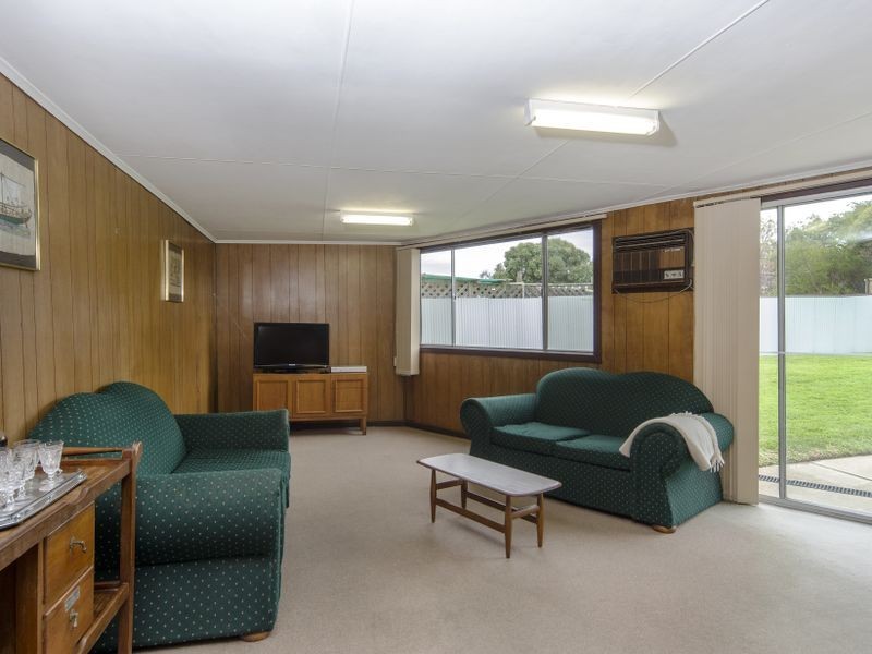 5 Adam Avenue, Bellevue Heights SA 5050