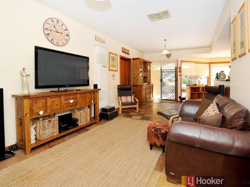 11 Woodland Grove, Aberfoyle Park SA 5159