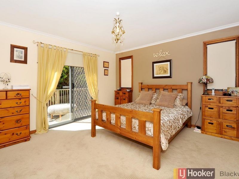 11 Woodland Grove, Aberfoyle Park SA 5159