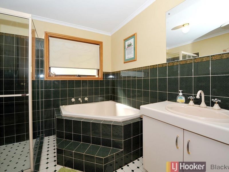 11 Woodland Grove, Aberfoyle Park SA 5159