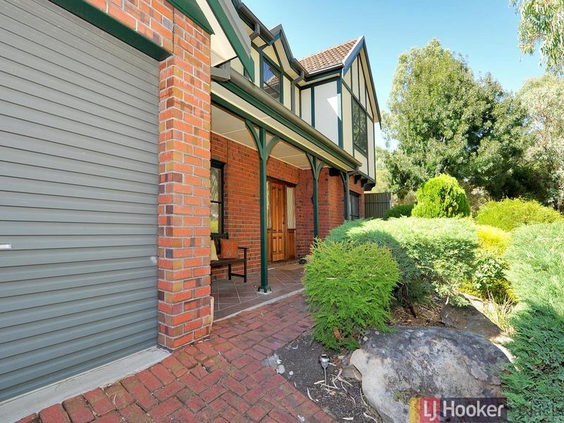 11 Woodland Grove, Aberfoyle Park SA 5159