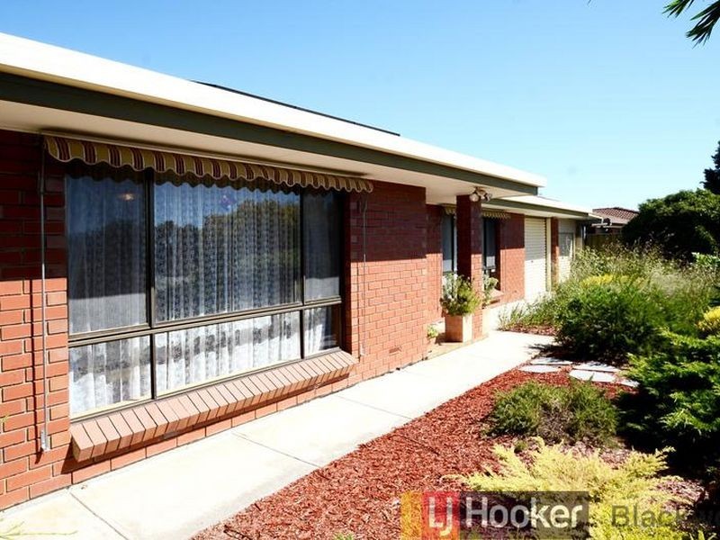 27 Maple Avenue, Aberfoyle Park SA 5159