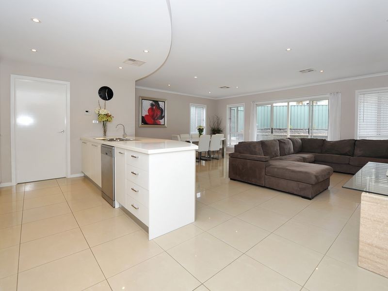 24 Daveys Road, Flagstaff Hill SA 5159