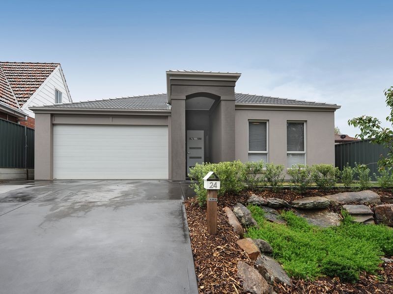 24 Daveys Road, Flagstaff Hill SA 5159