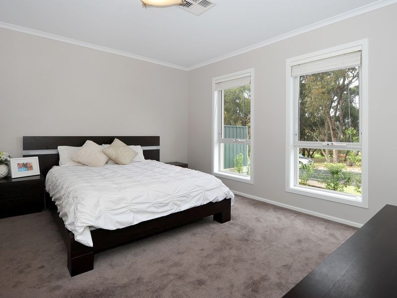 24 Daveys Road, Flagstaff Hill SA 5159