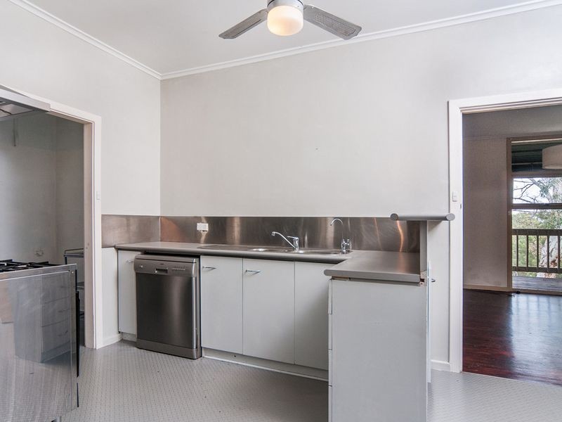 4 Deepdene Avenue, Bellevue Heights SA 5050