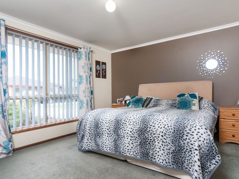 11 Livermead Way, Moana SA 5169